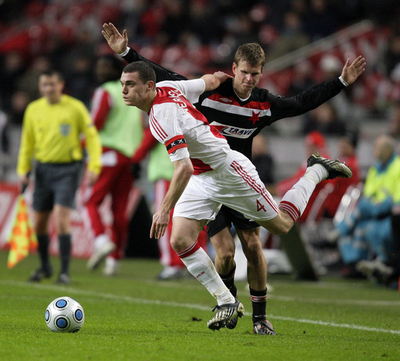 アヤックス スラビア・プラハと引き分ける