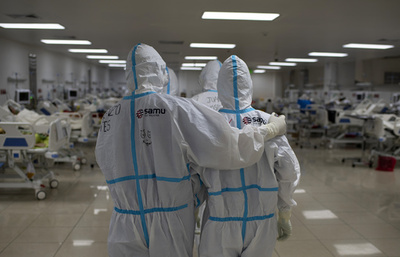 世界の新型コロナ死者、90万人超える