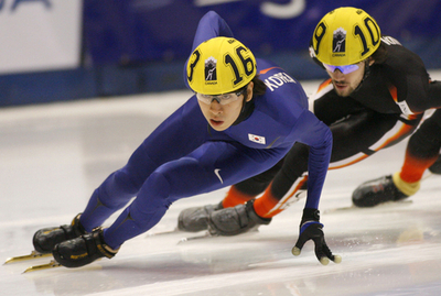 イ・スンフン ショートトラックW杯第5戦男子1500メートルを制す