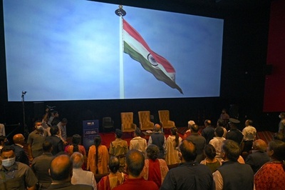 カシミールに映画館復活、反政府暴動で閉鎖から数十年 インド