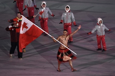 トンガ旗手が上半身裸で入場行進、リオ五輪に続き平昌五輪でも