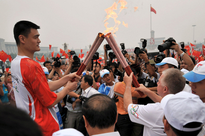 北京市内聖火リレー、姚明選手も走者に