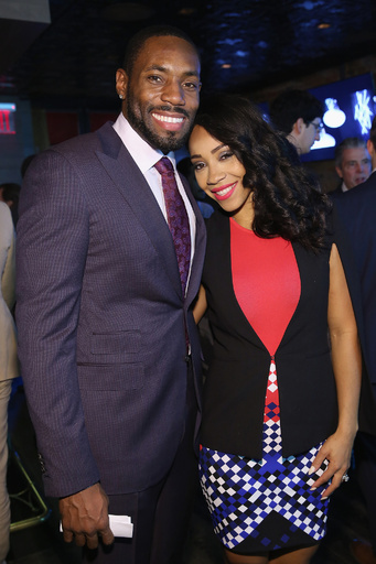 元コルツ選手の妻、夫の解雇理由は国歌演奏時の抗議と主張 米報道