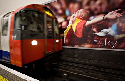 女性専用車両、英国が導入を検討 性的被害の増加受け