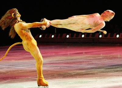 豪ディズニー・オン・アイス、氷上で回る「ライオンキング」も