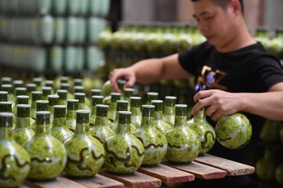 ヒスイ色の輝き、 浙江の「竜泉青磁」 1000年の歴史と復興