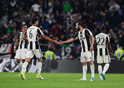 イグアインが土壇場でハートから同点弾、トリノダービーは痛み分け