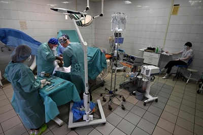 プーチン氏の戦争償う ロシア人外科医、ウクライナで勤務