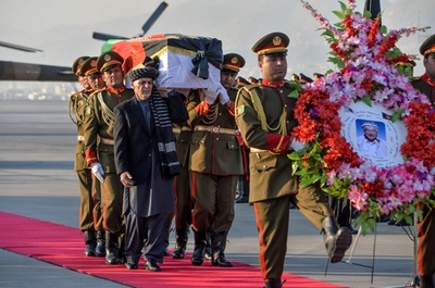 アフガンの空港で中村哲さんの追悼式典、遺体は日本へ