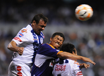 デポルティボ・サプリサ ホームでパチューカと分ける