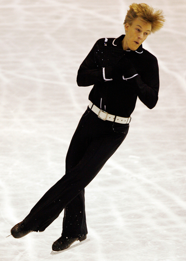 ベルネル NHK杯SPで首位に立つ