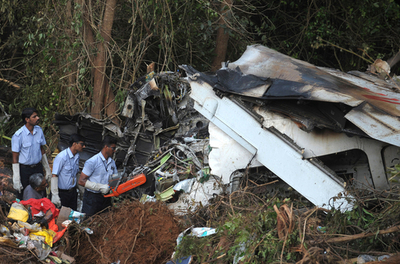 操縦室ボイスレコーダー発見、インド機事故