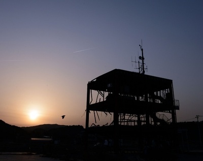 津波の爪あと残る南三陸町、震災から2年を前に住民ら献花