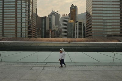 幼児を路上に叩きつけた被告、自ら死刑を要求