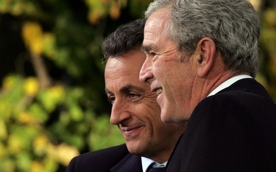 サルコジ大統領の訪米は「プレスリーの再来」、ブッシュ大統領