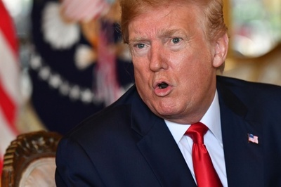 内部告発者特定した投稿をリツイート トランプ氏に非難の声