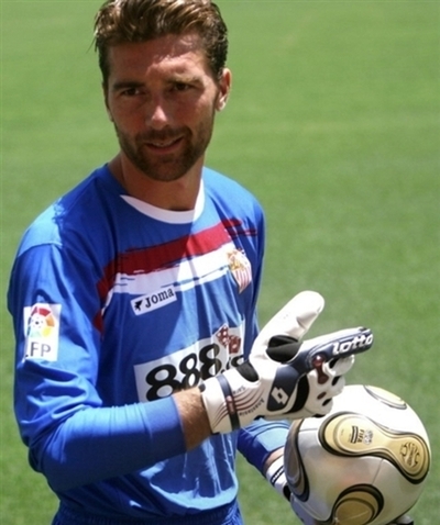 セビージャ デ・サンクティスの獲得を発表