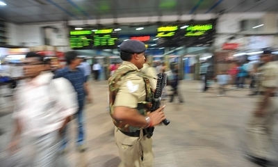 インド警官、勇敢賞欲しさに襲撃事件を自作自演