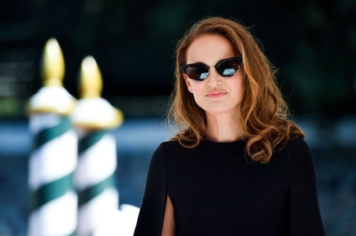 米学校の銃撃は「内戦」、広く精神的苦痛もたらす ナタリー・ポートマンさん