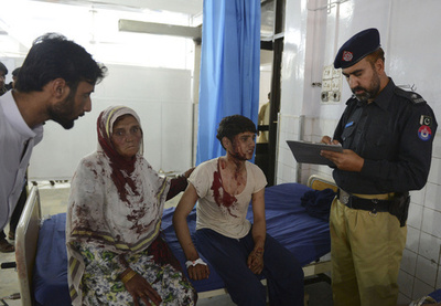 パキスタンで爆弾攻撃相次ぐ、53人死亡