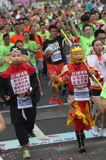 中国でもマラソン人気爆発 しかしどこか狂って…いつも何かの問題が！