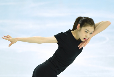 フィギュアの会場で練習に臨むキム・ヨナ、ソチ五輪