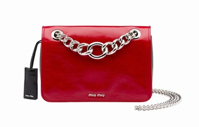 クラブシーンにインスパイアされたミュウミュウ新作バッグに注目！