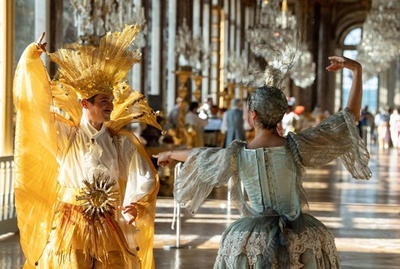 仏ベルサイユ宮殿に華やぎ戻る 噴水ショーと舞踏会 