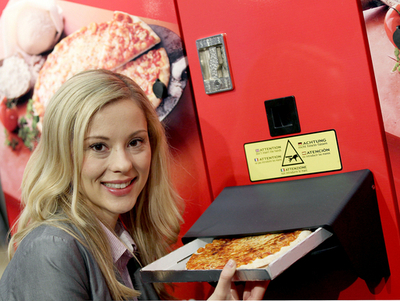 自販機から出来立てピザ！独国際見本市