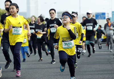 上海で子どものミニマラソン開催