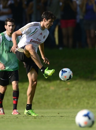 ミラン復帰のカカがチーム練習に合流