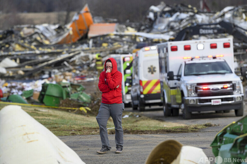 米5州で大規模な竜巻、死者100人超か