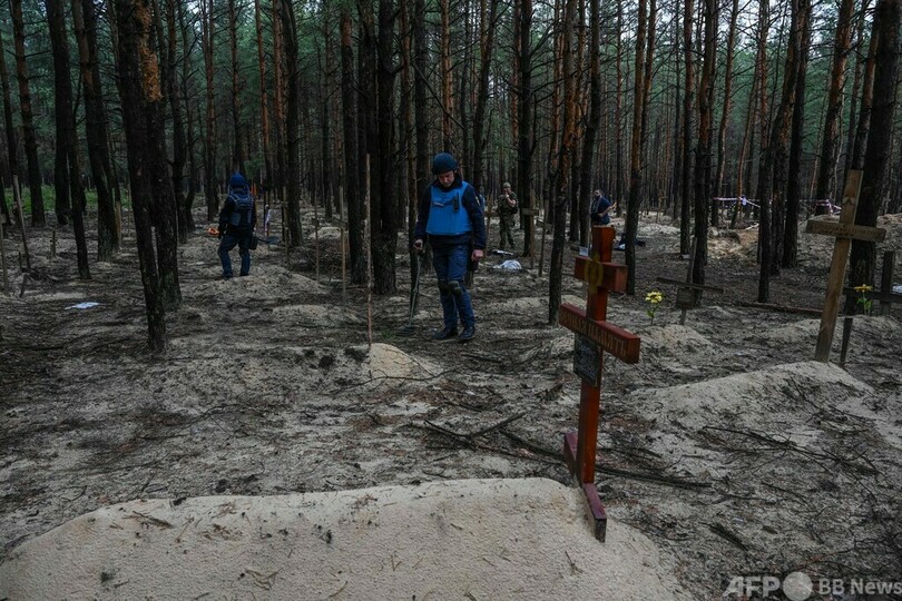 イジューム集団墓地に「450基の墓」 大統領府顧問