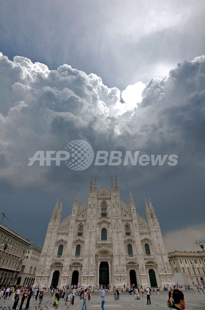 雲さえも神々しい光景 ミラノ大聖堂 写真3枚 国際ニュース Afpbb News