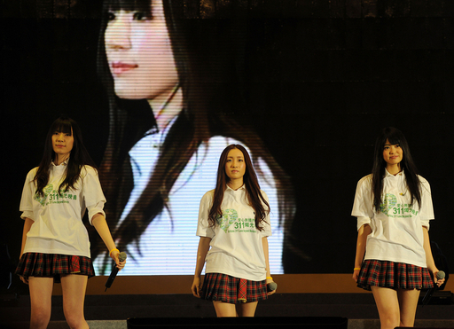 ジャッキー・チェンらがチャリティーライブ、AKBも登場 写真12枚 国際