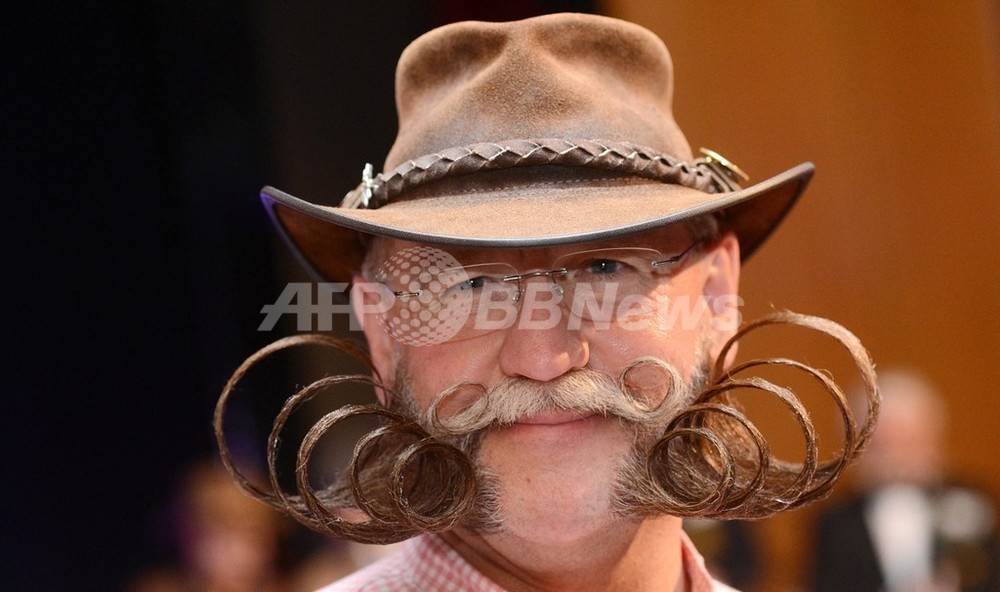 巻いたり跳ねたり、世界ひげ選手権 ドイツ 写真5枚 国際ニュース