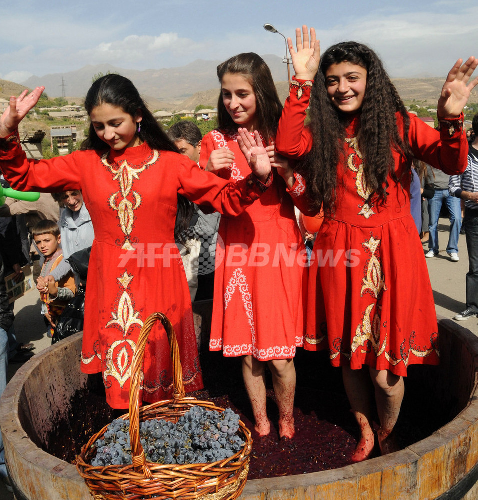 アルメニアでワイン祭り 踊りながらのワイン造りも 写真3枚 国際ニュース Afpbb News