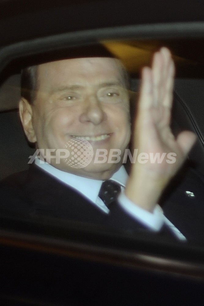 イタリアのベルルスコーニ首相が辞任 写真2枚 国際ニュース:AFPBB News