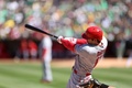 23MLB、オークランド・アスレチックス対ロサンゼルス・エンゼルス。6回に適時打を放つロサンゼルス・エンゼルスの大谷翔平（2023年4月1日撮影）。(c)Ezra Shaw/Getty Images/AFP