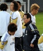2010年サッカーW杯南アフリカ大会（2010 World Cup）。日本代表の練習に臨む内田篤人（Atsuto Uchida、2010年6月16日撮影）。(c)AFP/TOSHIFUMI KITAMURA