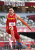 試合に臨む朱亜明（2021年8月5日撮影）。(c)Xinhua News