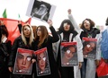 フランス・パリで行われた、イラン政府に抗議するデモ。イラン革命から44年の記念日に（2023年2月11日撮影）。(c)Geoffroy VAN DER HASSELT / AFP