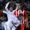 09-10スペイン1部リーグ第13節、レアル・マドリード（%%Real Madrid%%）対アルメリア（%%UD Almeria%%）。試合はレアル・マドリードが4-2で勝利した。写真は前半31分に先制点を決めて歓喜するレアル・マドリードのセルヒオ・ラモス（%%Sergio Ramos%%、右）。（2009年12月5日撮影）(c)AFP/JAVIER SORIANO