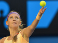全豪オープンテニス（Australian Open Tennis Tournament 2013）は26日、女子シングルス決勝が行われ、大会第1シードのビクトリア・アザレンカ（Victoria Azarenka、ベラルーシ）が4-6、6-4、6-3で第6シードの李娜（Na Li、ナ・リー、中国）を下し、2連覇を飾った。

サーブトスを上げるビクトリア・アザレンカ（2013年1月26日撮影）。(c)AFP/PAUL CROCK