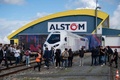 仏西部ラロシェルにある鉄道車両大手アルストムの工場で公開されたフランス国鉄向けの次世代高速鉄道車両「TGV M」（2022年9月9日撮影）。(c)XAVIER LEOTY / AFP