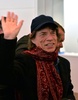 羽田空港の到着ロビーに姿を見せたザ・ローリング・ストーンズ（The Rolling Stones）のミック・ジャガー（Mick Jagger、2014年2月23日撮影）。(c)AFP/Yoshikazu TSUNO