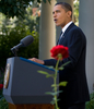ノーベル平和賞の受賞を受け、米ワシントンD.C.（Washington D.C.）のホワイトハウス（White House）のローズガーデン（Rose Garden）で会見するバラク・オバマ（Barack Obama）米大統領（2009年10月9日撮影）。(c)AFP/Saul LOEB