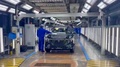 生産再開した上海汽車集団の臨港乗用車工場で、ラインオフした自動車（2022年4月19日撮影）。(c)Xinhua News