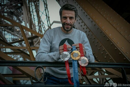 パリ五輪メダル、デザイン発表 エッフェル塔の構造材再利用 写真24枚