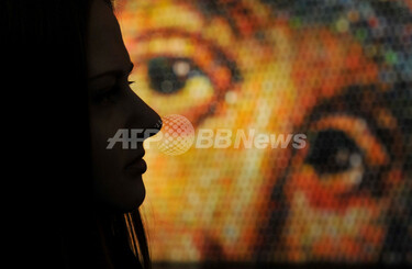 イースター・エッグ約1万5000個で描かれた聖母マリア、ウクライナ 写真
